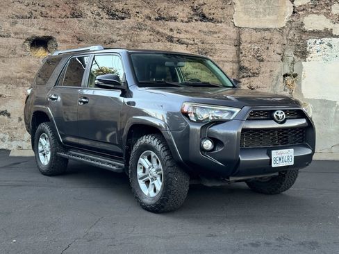 Used 2018 Toyota 4Runner SR5 Premium w/ Convenience Package AWD/4WD image 2