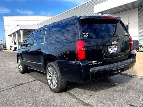 Used 2016 Chevrolet Suburban LT image 3
