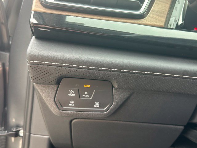 Used 2025 Volkswagen Atlas SE FWD image 33