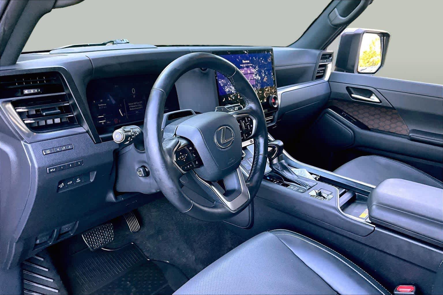 Used 2024 Lexus GX 550 w/ Accessory Package (Z1) AWD/4WD image 17