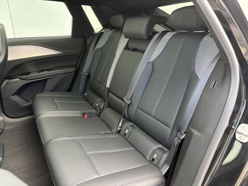 Used 2024 Cadillac Lyriq Tech AWD/4WD image 12