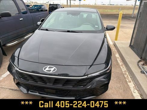 Used 2025 Hyundai Elantra SEL FWD image 4
