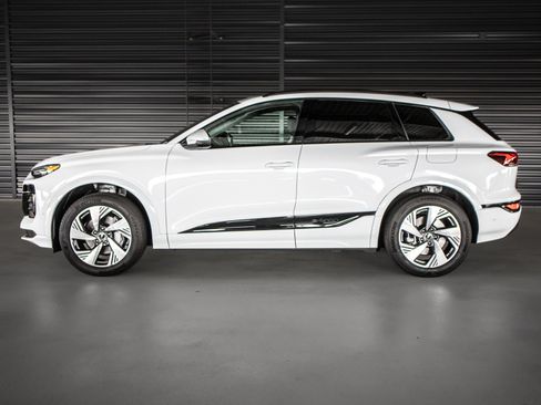 Certified 2025 Audi Q6 e-tron Premium Plus w/ Premium Plus AWD/4WD image 12