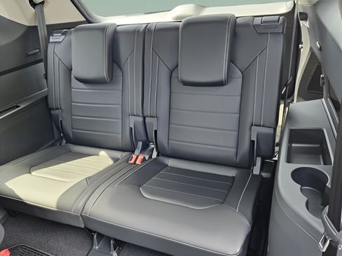Certified 2023 Volkswagen Atlas SEL Premium AWD/4WD image 9