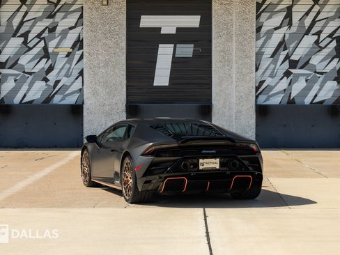 Used 2022 Lamborghini Huracan EVO RWD image 11