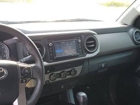 Used 2016 Toyota Tacoma SR5 w/ Towing Package RWD image 22