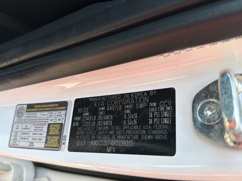 Used 2024 Kia Niro EX w/ EX Cold Weather Package FWD image 23
