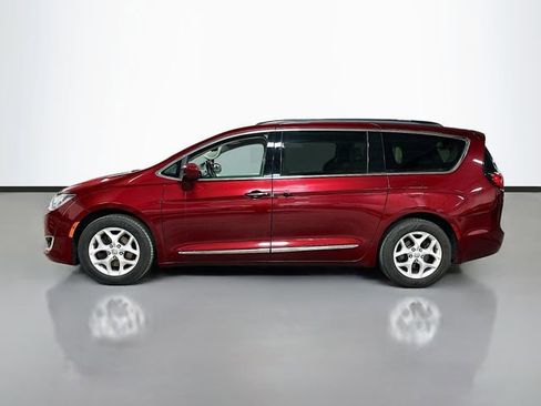 Used 2017 Chrysler Pacifica Touring-L image 9