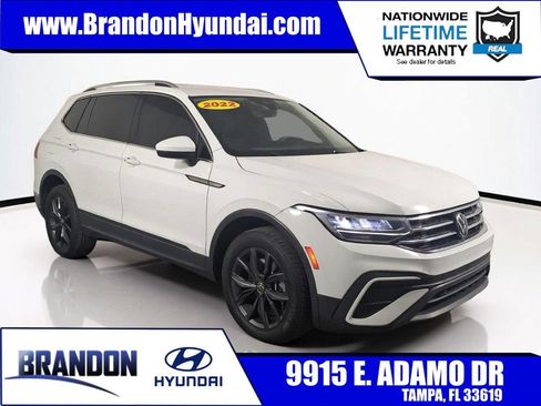 Used 2022 Volkswagen Tiguan SE FWD image 1