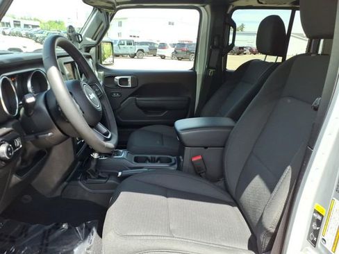Used 2023 Jeep Gladiator Sport AWD/4WD image 14