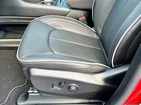 New 2026 Chrysler Pacifica Limited FWD image 15