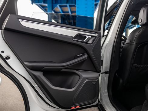 Certified 2026 Porsche Macan AWD/4WD image 29