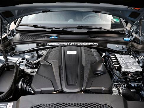 New 2026 Porsche Macan GTS image 32