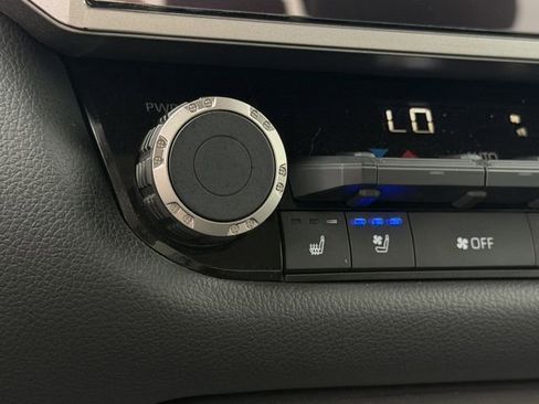 Used 2024 Toyota Tundra Limited w/ Power Package AWD/4WD image 23