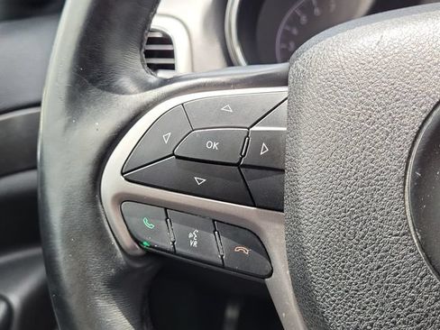 Used 2018 Jeep Grand Cherokee Laredo RWD image 19