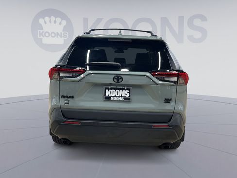 Used 2023 Toyota RAV4 XLE Premium image 10