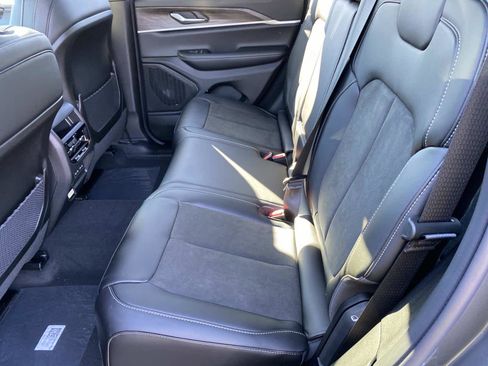 New 2026 Jeep Grand Cherokee Altitude image 7