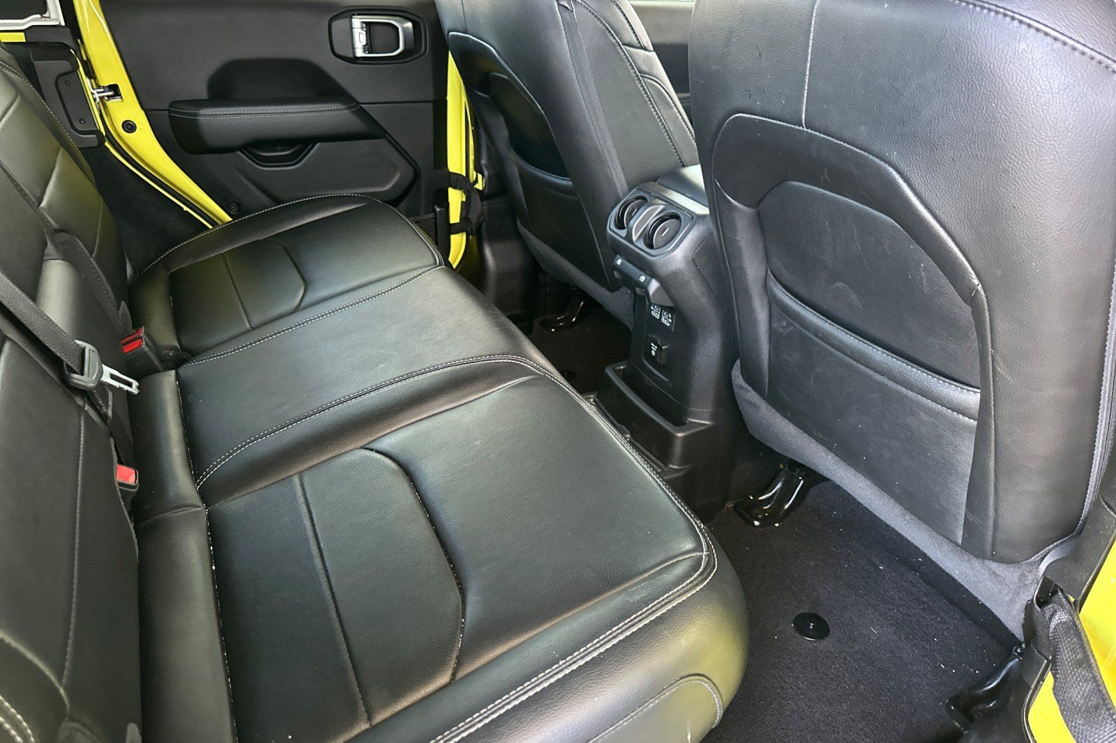 Used 2023 Jeep Wrangler Unlimited Sahara AWD/4WD image 19