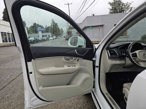 Used 2020 Volvo XC90 T5 Momentum w/ Protection Package AWD/4WD image 21