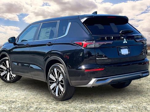 New 2026 Mitsubishi Outlander FWD image 3