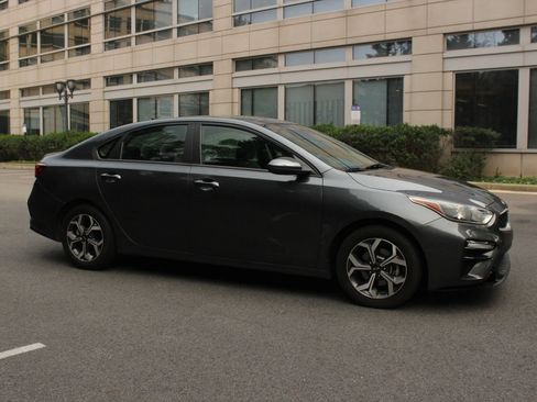 Used 2021 Kia Forte LXS FWD image 2
