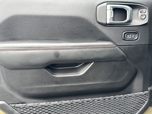 Used 2025 Jeep Wrangler Unlimited Rubicon w/ Safety Group image 13