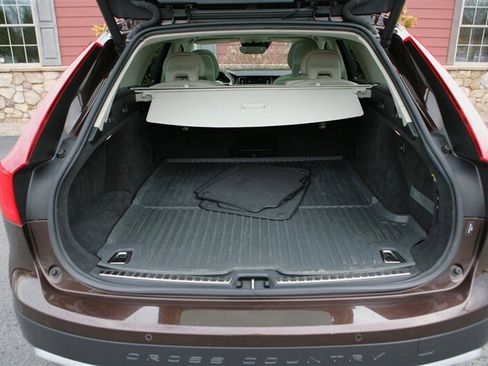 Used 2018 Volvo V90 T5 Cross Country w/ Plus Package image 15