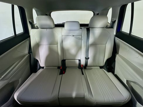 Used 2024 Volkswagen Tiguan SE FWD image 30