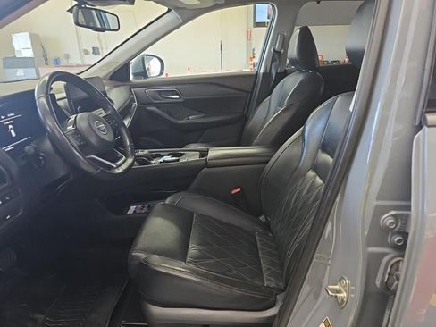 Used 2021 Nissan Rogue Platinum FWD image 3