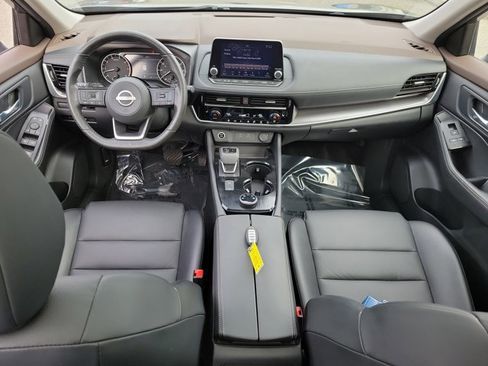 Used 2022 Nissan Rogue SV w/ SV Premium Package image 16