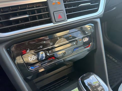 New 2025 Volkswagen Taos SE AWD/4WD image 18