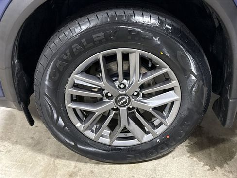 Used 2023 Nissan Rogue S image 25