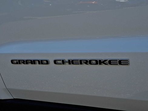 Used 2020 Jeep Grand Cherokee Limited AWD/4WD image 33