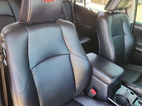 Used 2018 Toyota 4Runner TRD Off-Road Premium AWD/4WD image 16