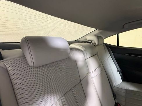 Used 2018 Lexus ES 350 350 w/ Luxury Package w/Wood Trim image 30