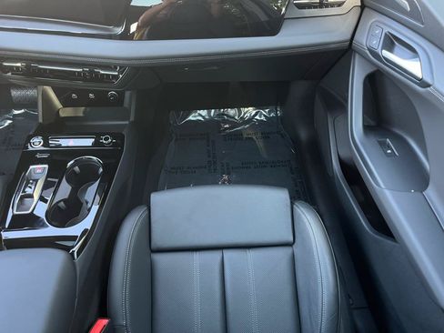 Used 2025 Audi Q6 e-tron Premium Plus w/ Premium Plus AWD/4WD image 19