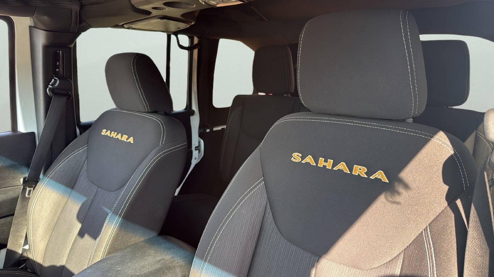 Used 2015 Jeep Wrangler Unlimited Sahara w/ Connectivity Group AWD/4WD image 32