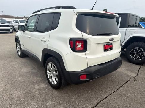 Used 2016 Jeep Renegade Latitude FWD image 3