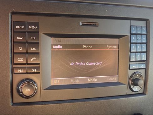 Used 2015 Freightliner Sprinter 2500 image 24