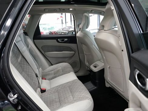 Used 2022 Volvo XC60 T8 Inscription Expression image 15