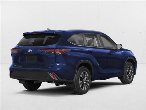 New 2026 Toyota Highlander XLE AWD/4WD image 2