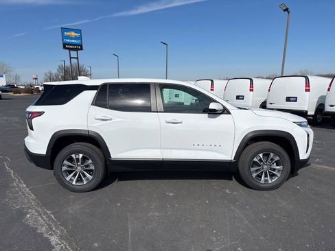 New 2026 Chevrolet Equinox LT image 2
