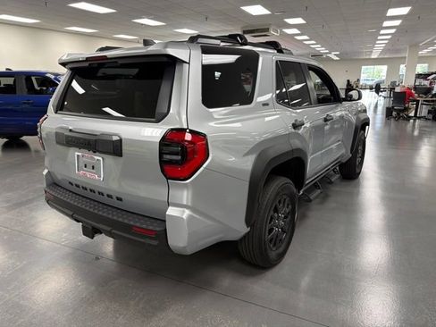 Certified 2025 Toyota 4Runner SR5 AWD/4WD image 7