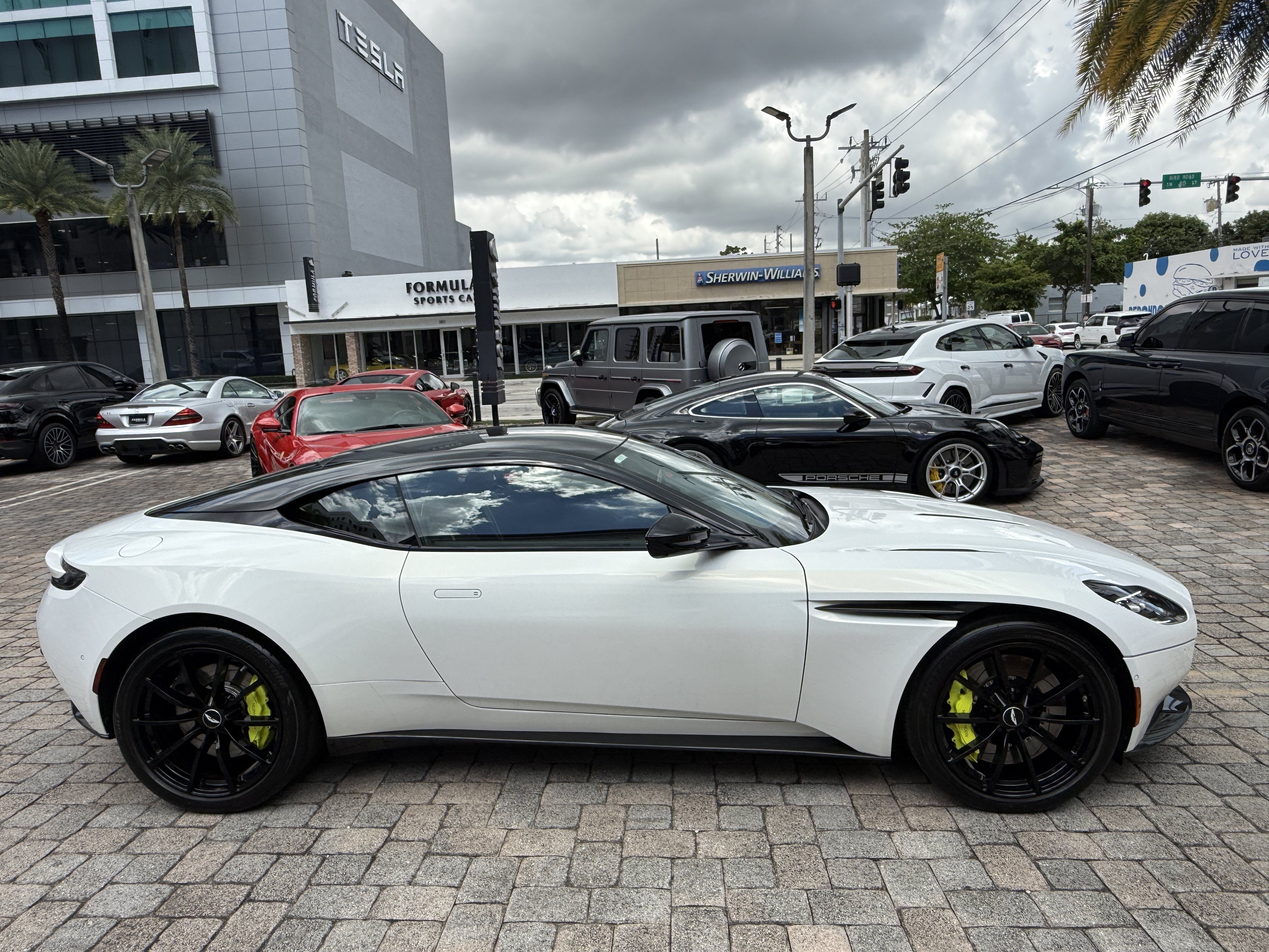 Used 2020 Aston Martin DB11 AMR RWD image 28