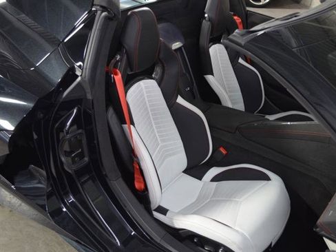 Used 2023 Chevrolet Corvette Stingray Premium Conv w/ Z51 Performance Package image 19