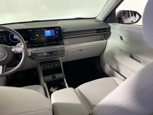Certified 2025 Hyundai Kona SEL AWD/4WD image 17
