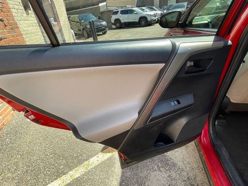 Used 2015 Toyota RAV4 LE image 20