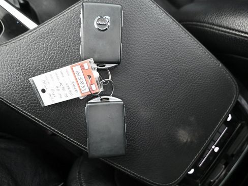 Used 2020 Volvo XC90 T5 Momentum image 11