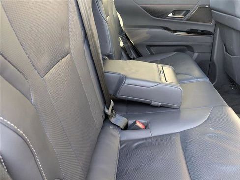 Used 2023 Lexus LX 600 4WD w/ Premium Package image 20