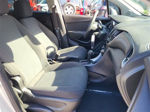 Used 2020 Chevrolet Trax LS image 21